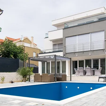Daire Apartments Villa Ljubas *