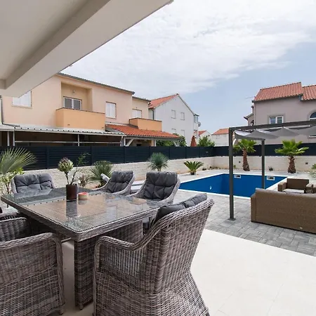 Daire Apartments Villa Ljubas