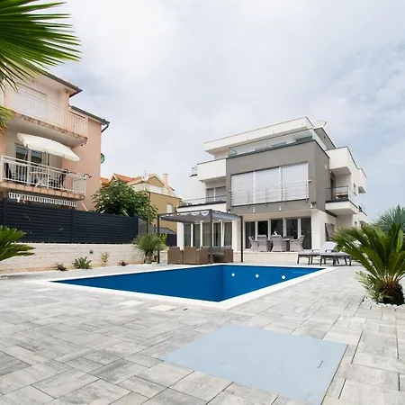 Apartments Villa Ljubas Daire *