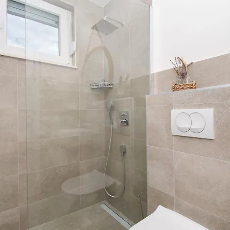 Apartments Villa Ljubas Daire *