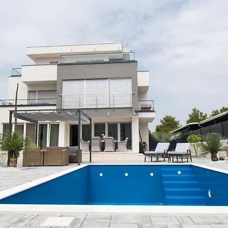 Apartments Villa Ljubas * Srima