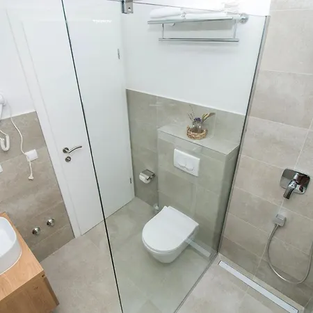 Daire Apartments Villa Ljubas Srima
