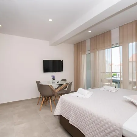 Daire Apartments Villa Ljubas Srima
