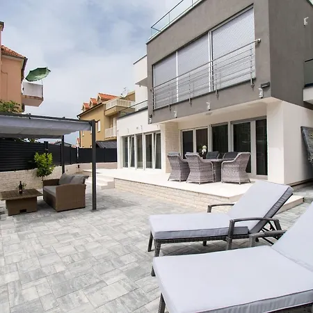 Apartments Villa Ljubas Daire *