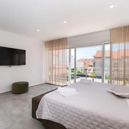 Daire Apartments Villa Ljubas Srima