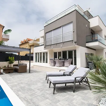 Daire Apartments Villa Ljubas Srima