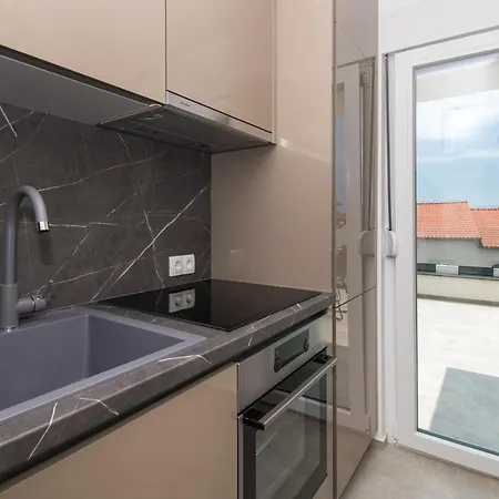 Apartments Villa Ljubas Daire Srima